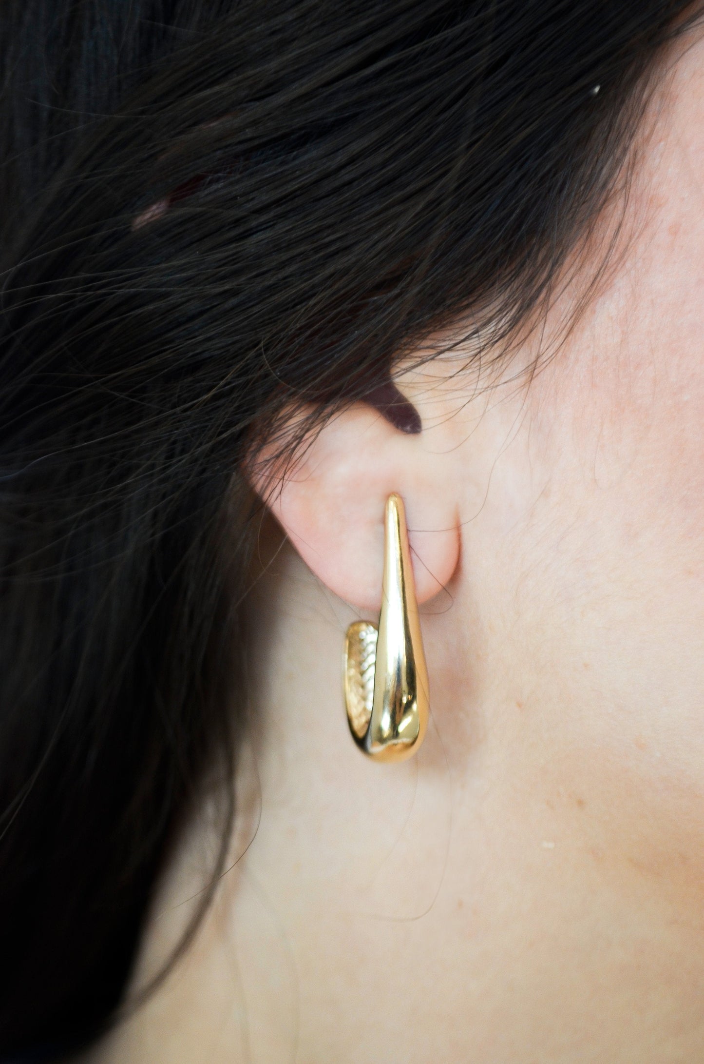 Argola gota banhada a ouro 18k - Biju & Cia.