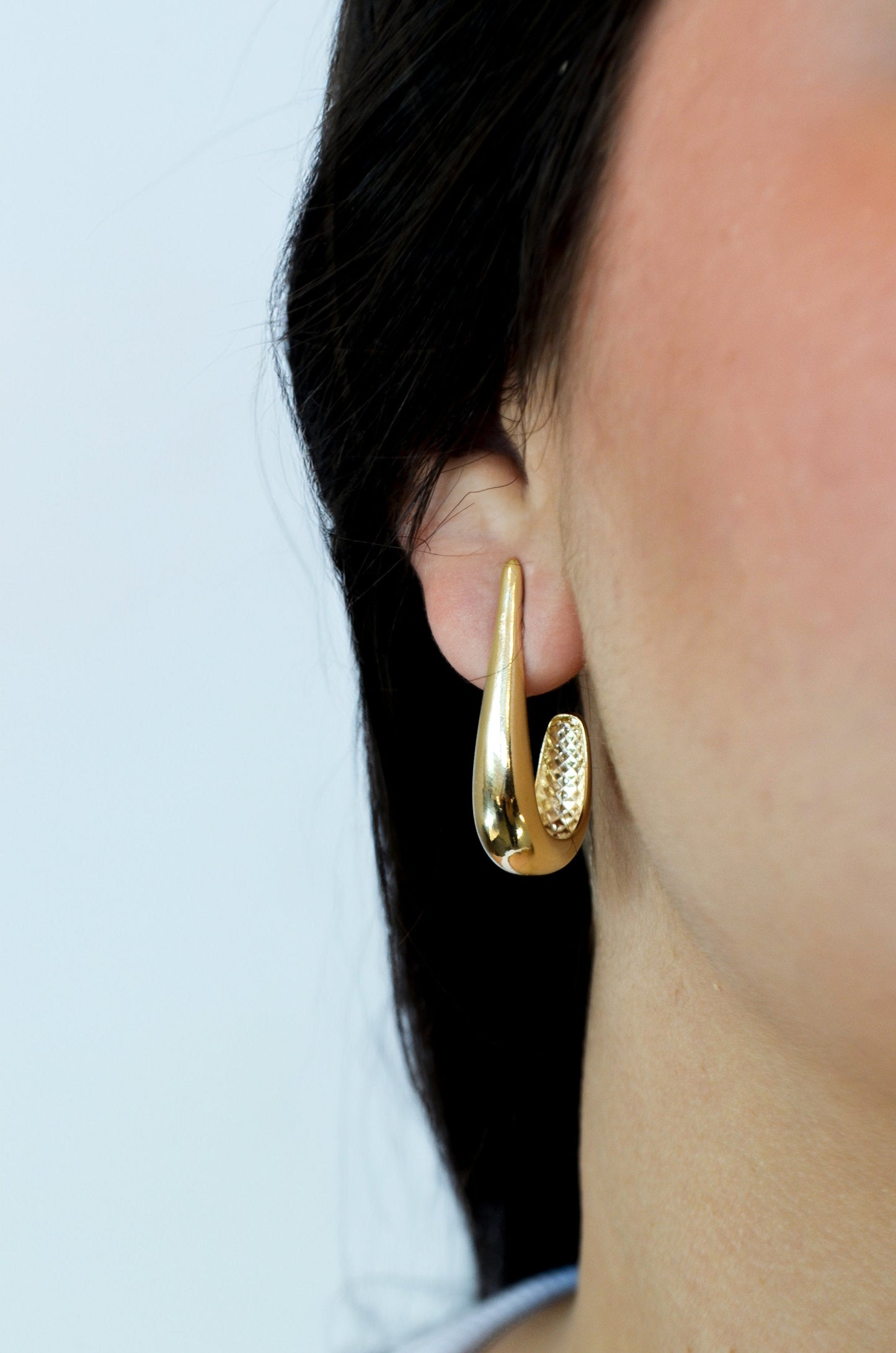 Argola gota banhada a ouro 18k - Biju & Cia.