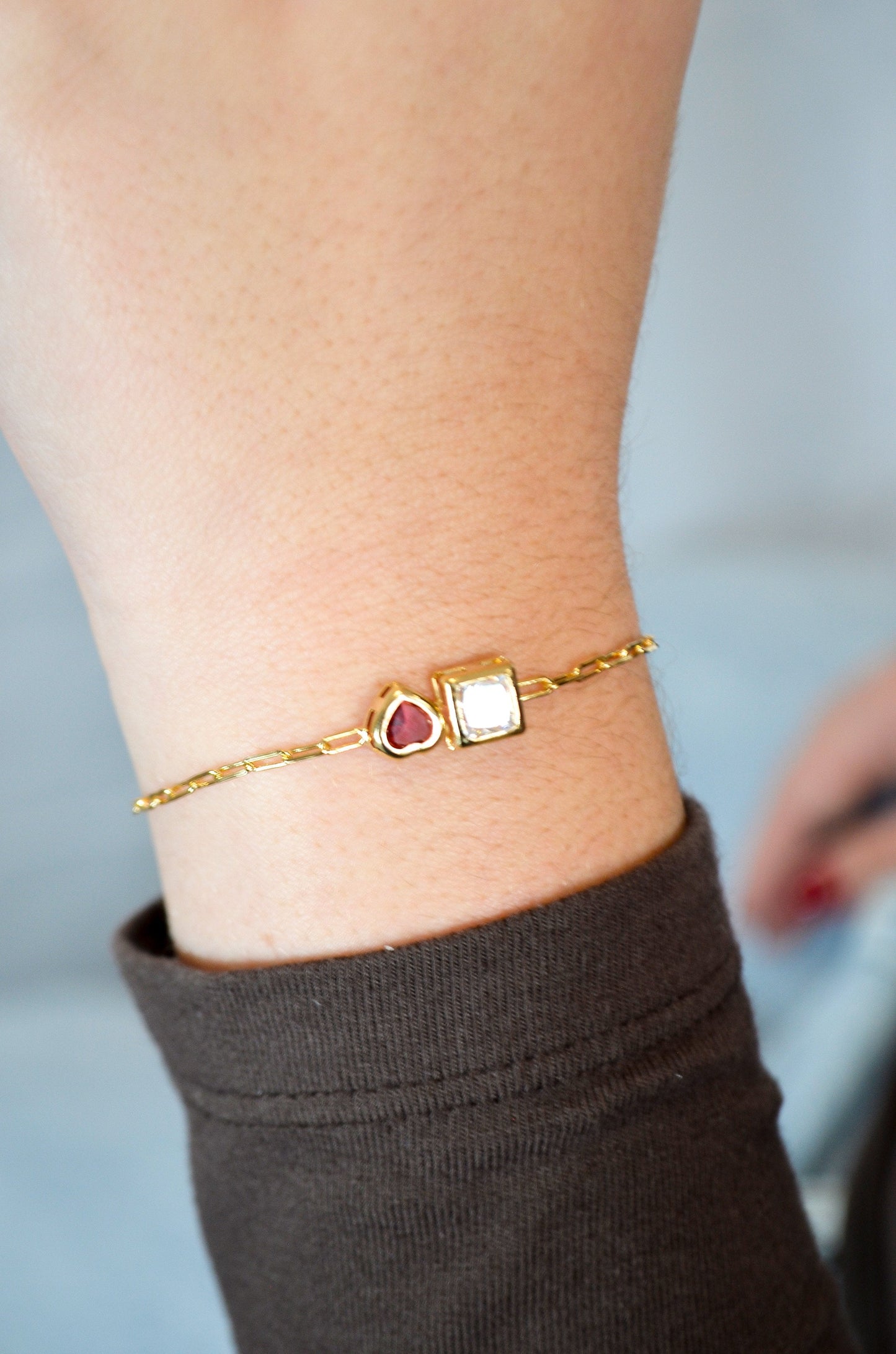 Pulseira com coração e quadrado com pedras banhada a ouro 18k - Biju & Cia.