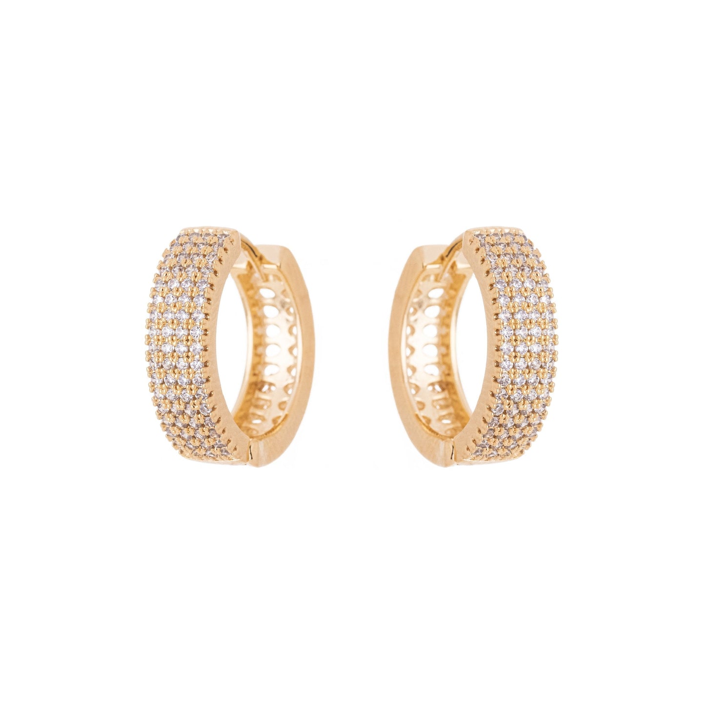 Argola com zircônias banhada a ouro 18k - Biju & Cia.