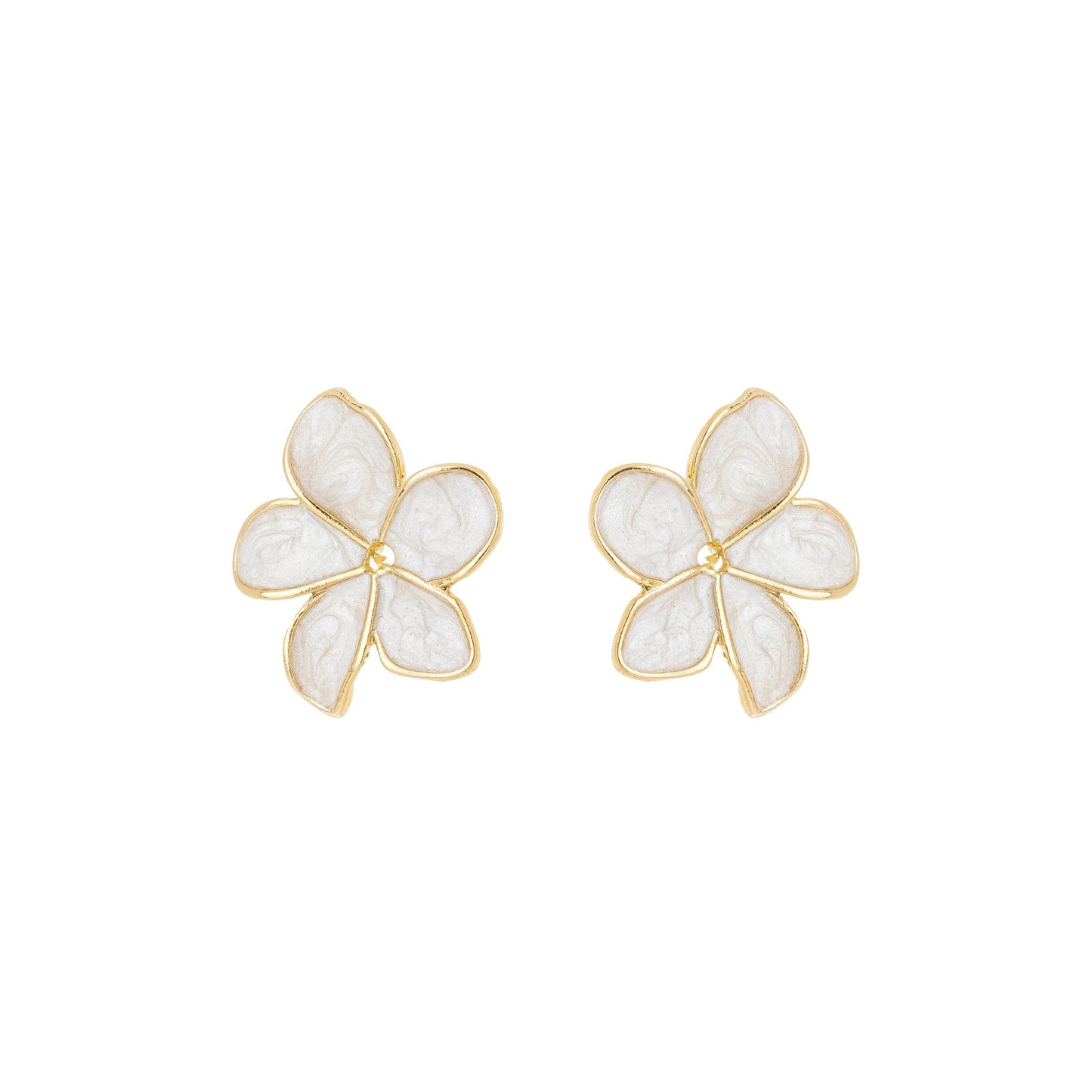 Brinco de flor com madre pérola banhado a ouro 18k - Biju & Cia.