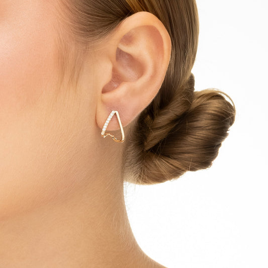 Brinco com zircônias banhado a ouro 18k