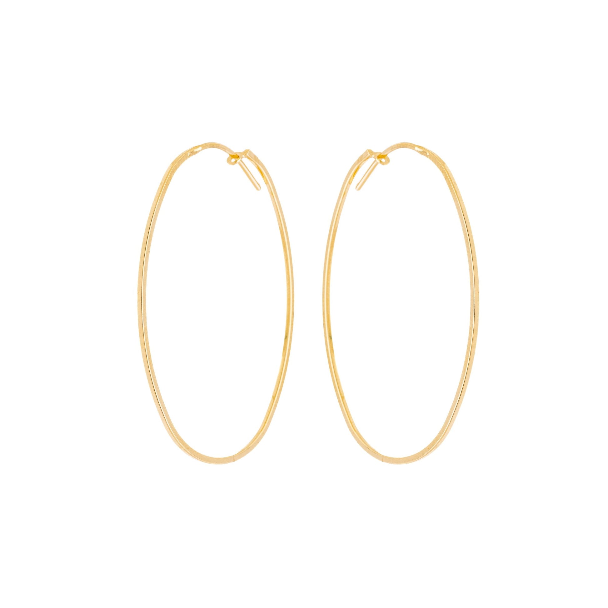 Argola oval passante banhada a ouro 18k - Biju & Cia.