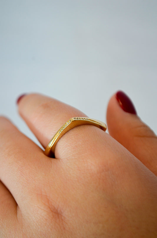 Anel quadrado com zircônias banhado a ouro 18k - Biju & Cia.