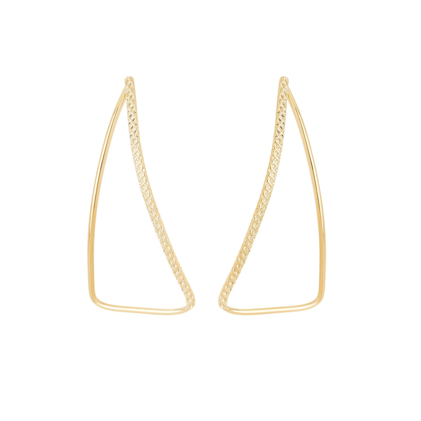 Brinco de triangulo trabalhado banaho a ouro 18k - Biju & Cia.