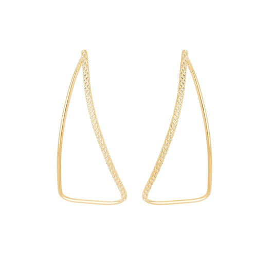 Brinco de triangulo trabalhado banaho a ouro 18k - Biju & Cia.