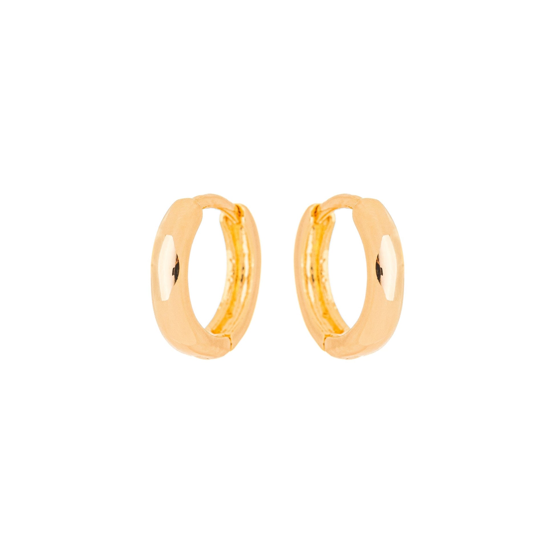 Brinco de argola articulada lisa pequena banhado a ouro 18k - Biju & Cia.