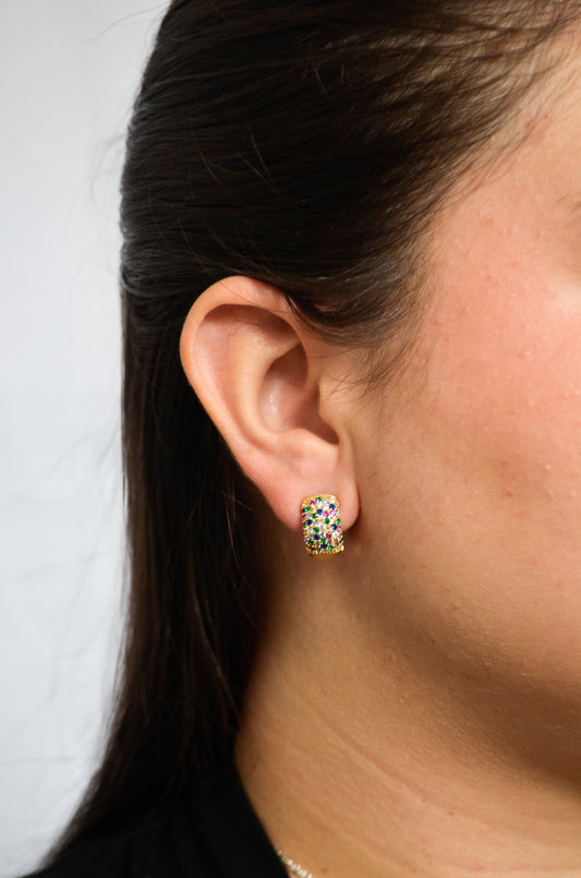 Argola com zircônias coloridas banhada a ouro 18k - Biju & Cia.