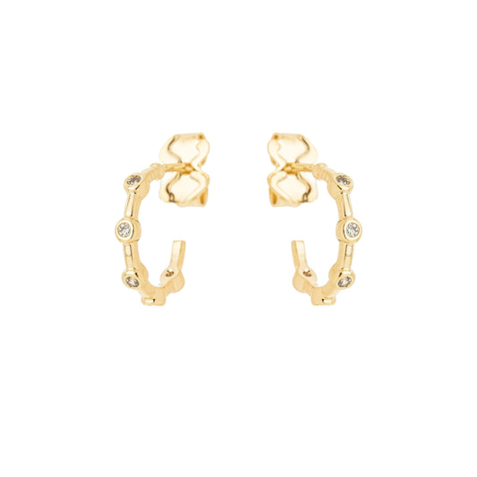 Argola pequena com zircônias banhada a ouro 18k - Biju & Cia.