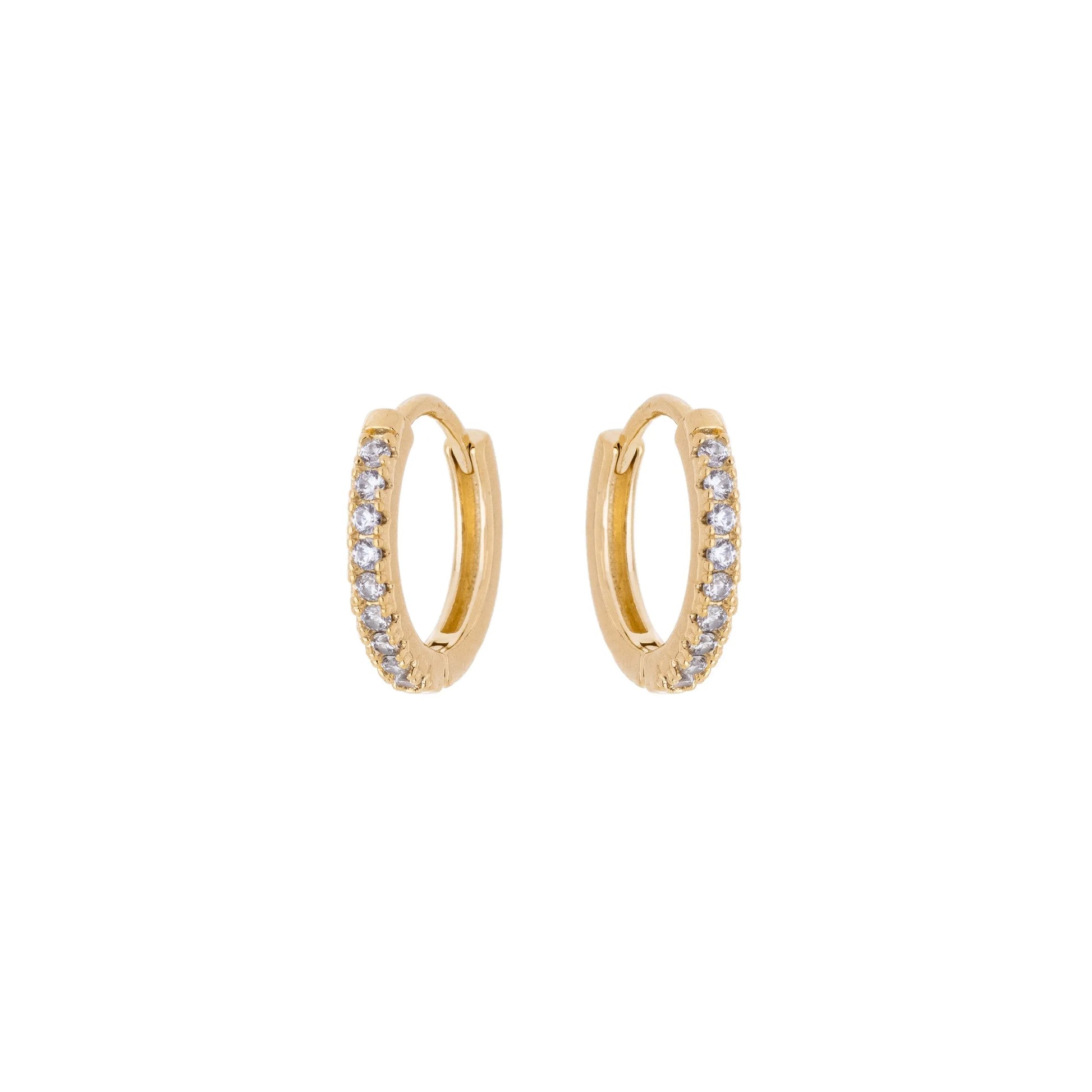 Brinco de argola articulada com zircônias cravejadas banhado a ouro 18k - Biju & Cia.