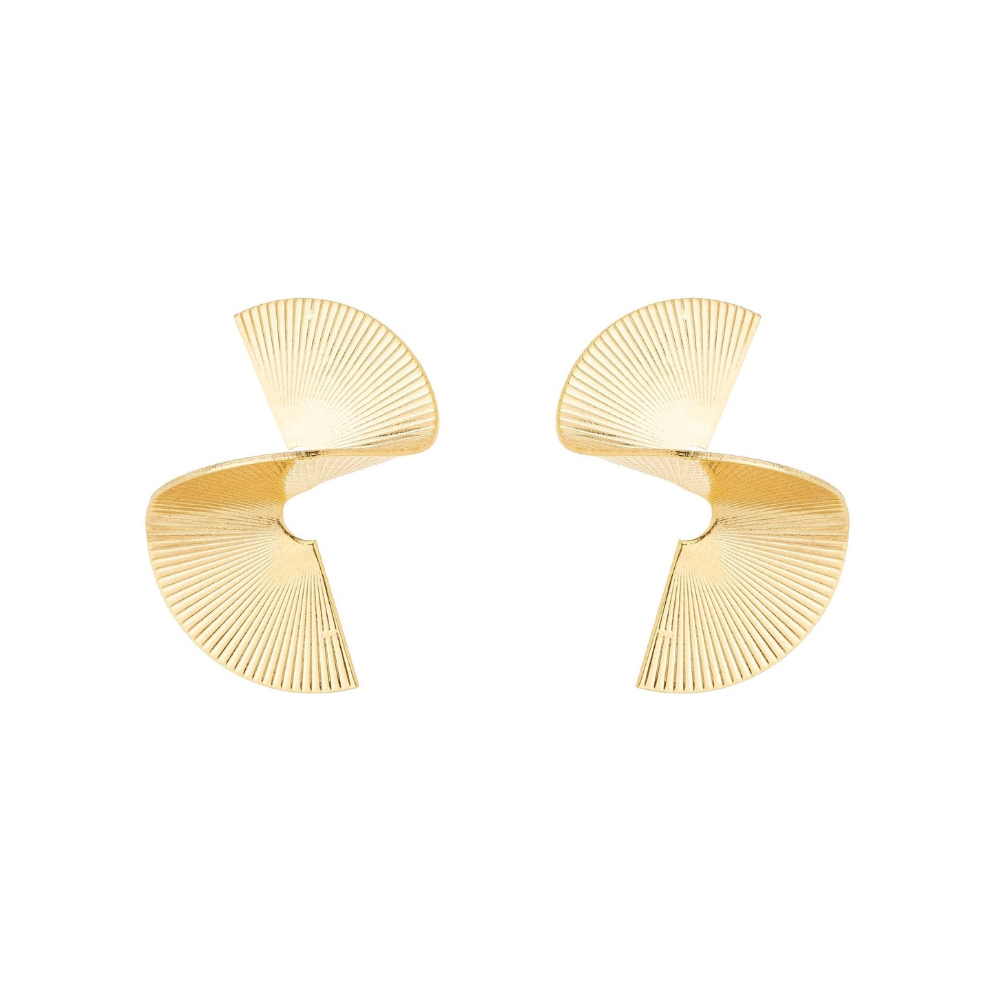 Brinco trabalhado banhado a ouro 18k - Biju & Cia.