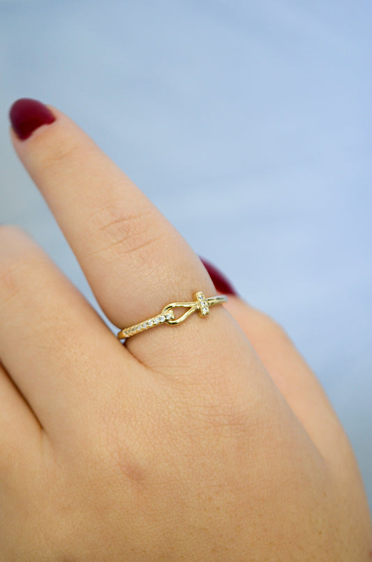 Anel com zircônias banhado a ouro 18k