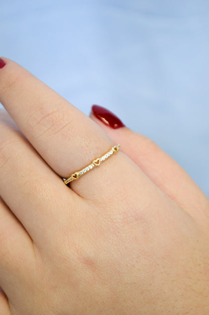 Anel coração com zircônias banhado a ouro 18k