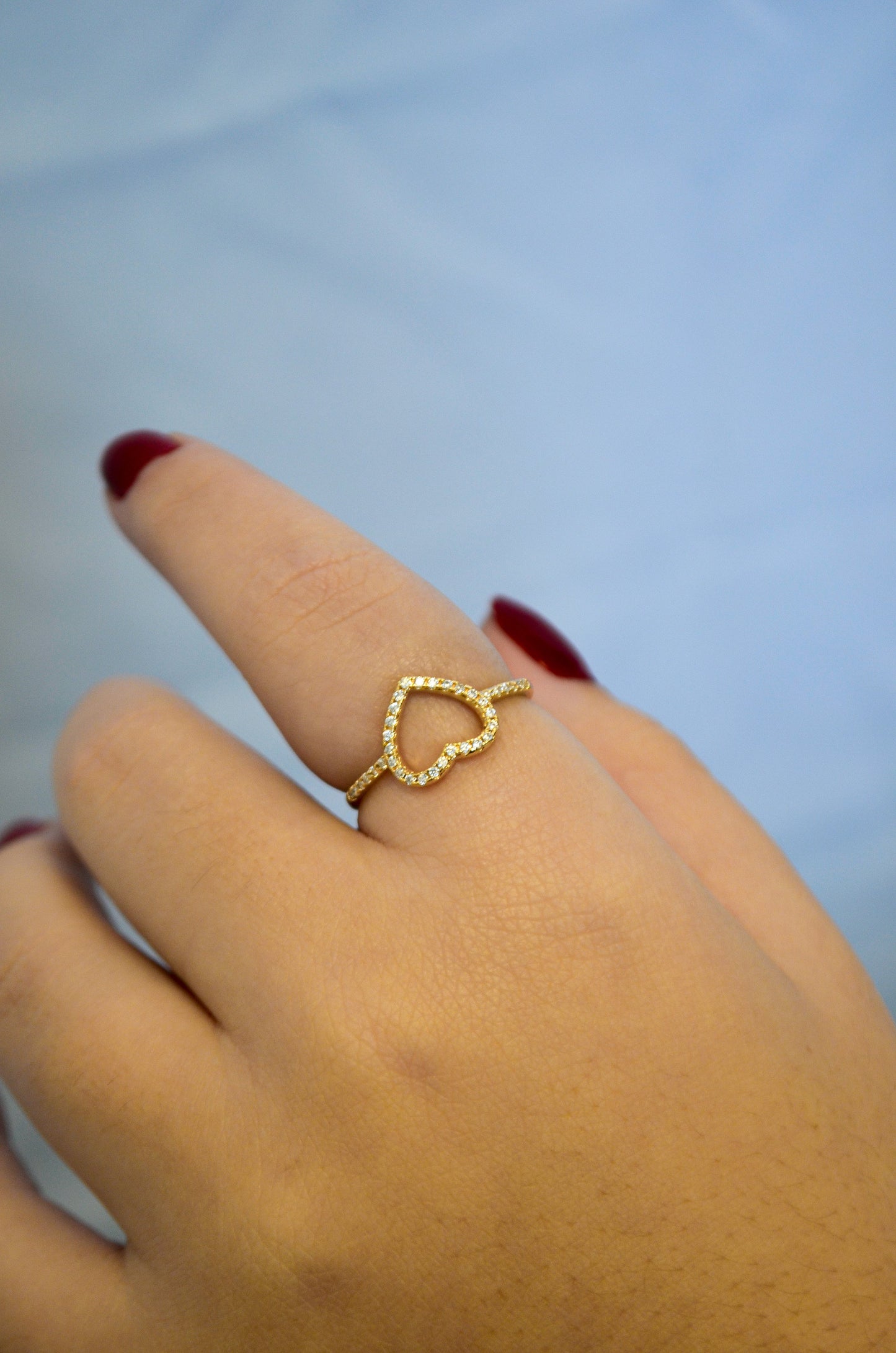 Anel coração com zircônias banhado a ouro 18k