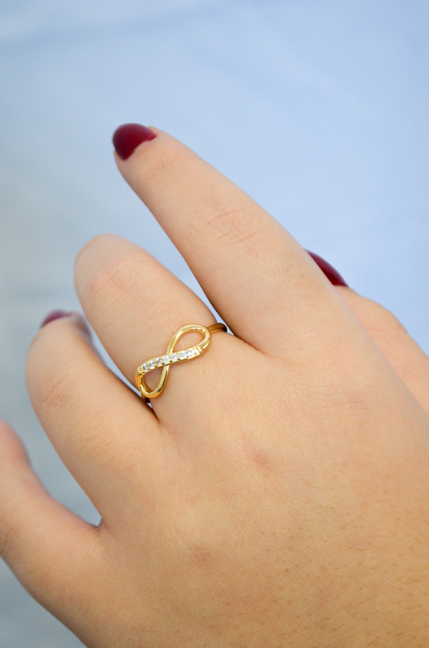 Anel infinito com zircônias banhado a ouro 18k