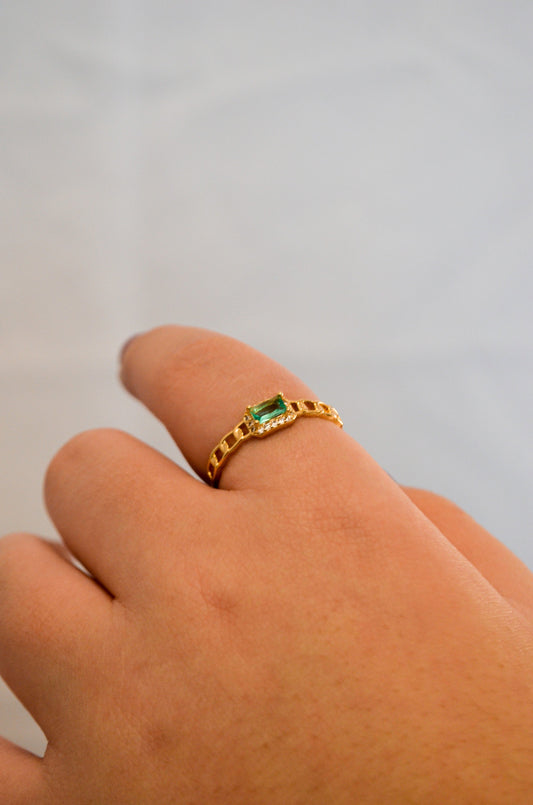 Anel com pedra retangular e zircônias banhado a ouro 18k - Biju & Cia.