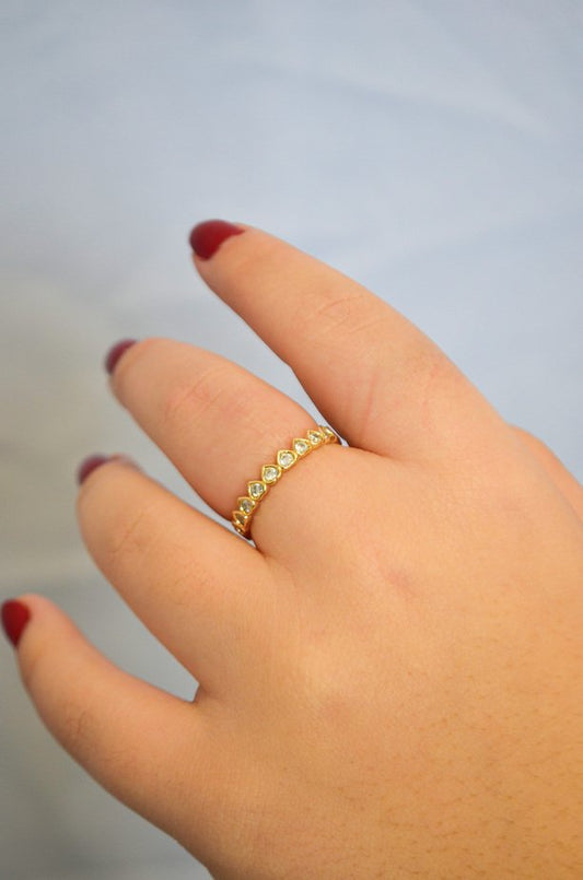 Anel com corações de zircônias banhado a ouro 18k - Biju & Cia.
