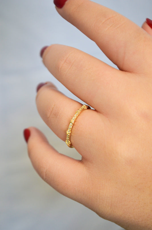 Anel x com zircônias banhado a ouro 18k - Biju & Cia.
