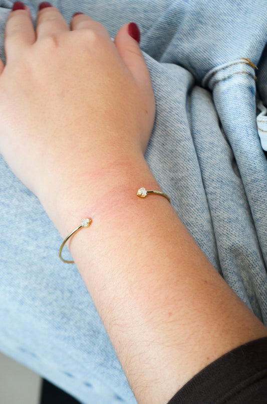 Bracelete com corações de zircônia banhado a ouro 18k - Biju & Cia.