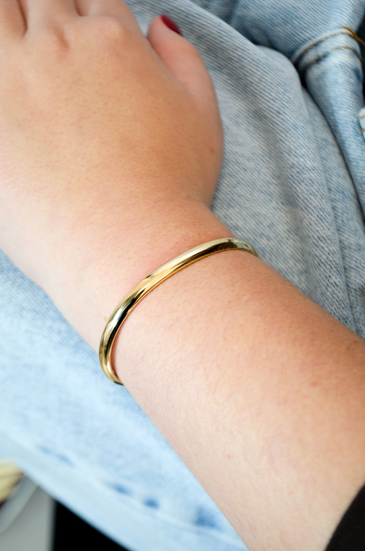 Bracelete liso banhado a ouro 18k - Biju & Cia.