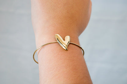Bracelete com coração banhado a ouro 18k - Biju & Cia.