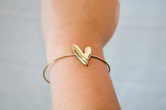 Bracelete com coração banhado a ouro 18k - Biju & Cia.