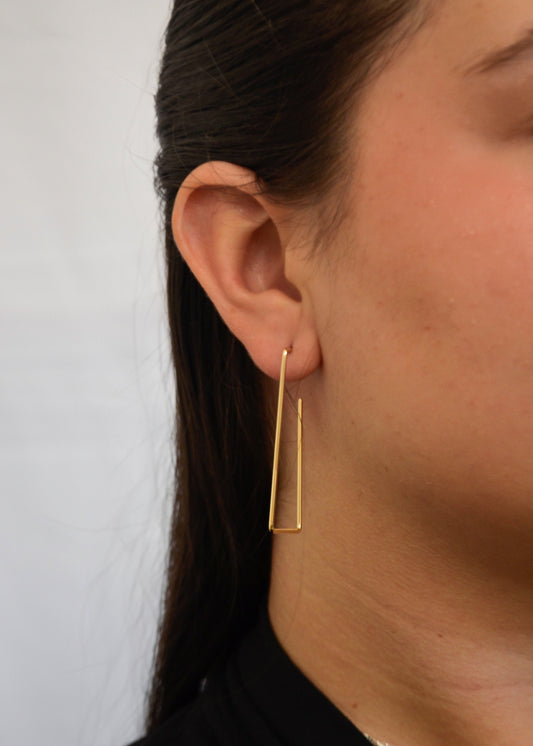 Brinco de argola em formato de retangulo banhado a ouro 18k - Biju & Cia.