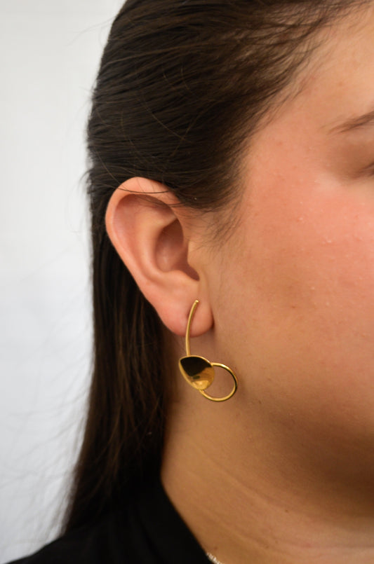 Brinco fio com chapa banhado a ouro 18k - Biju & Cia.