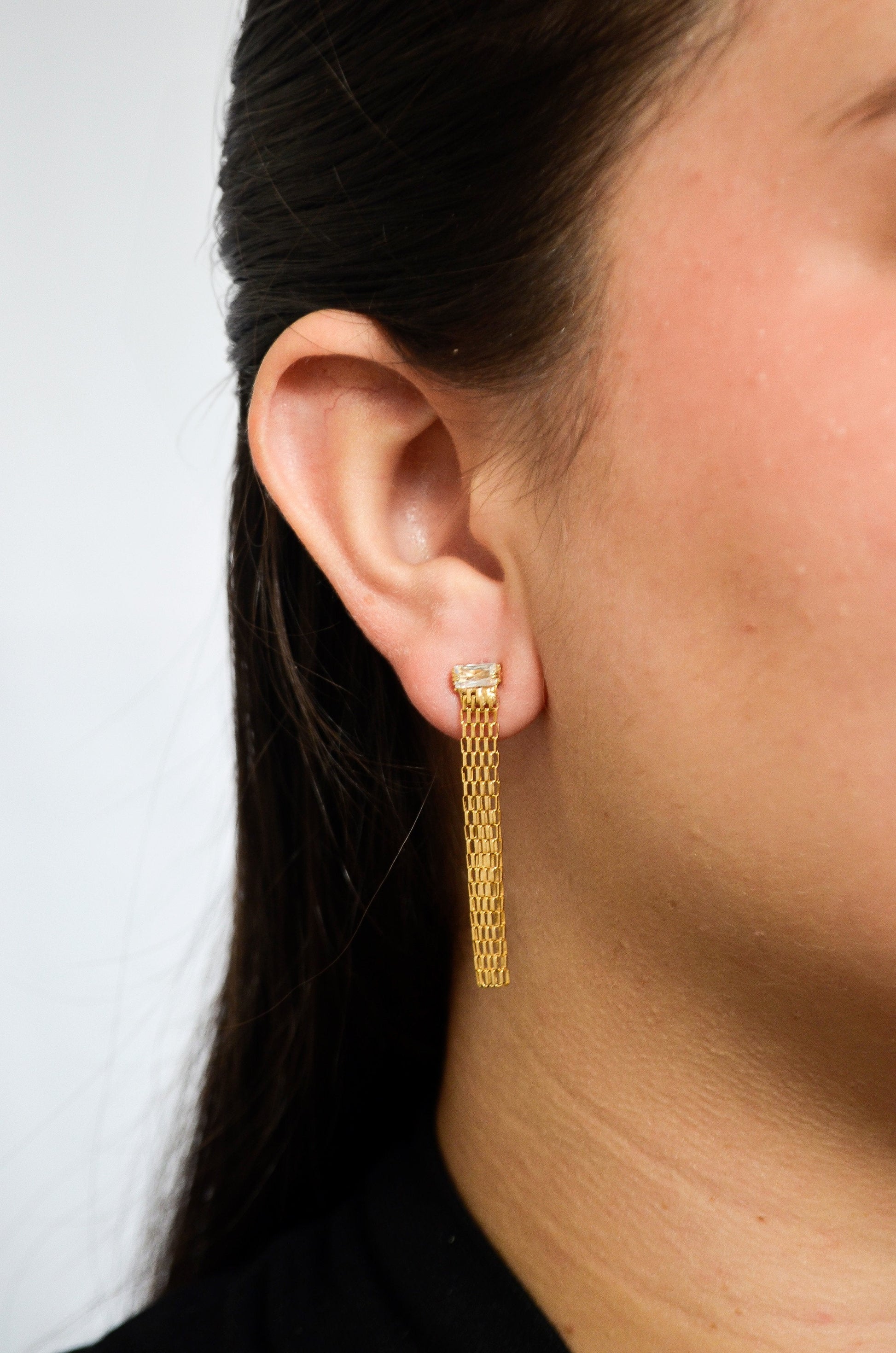 Brinco de corrente com zircônia banhado a ouro 18k - Biju & Cia.