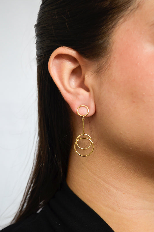Brinco de círculos banhado a ouro 18k - Biju & Cia.