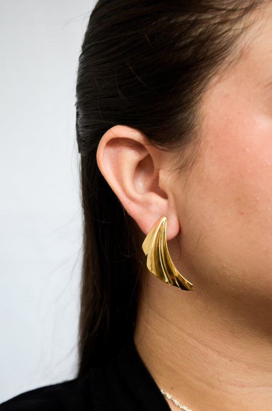 Brinco de chapa banhado a ouro 18k - Biju & Cia.