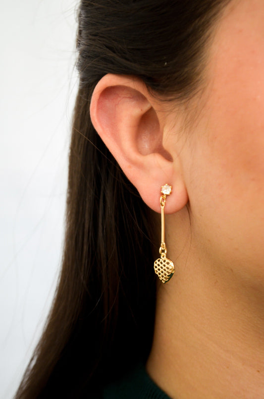 Brinco de palito com coração e pedra de zircônia banhado a ouro 18k - Biju & Cia.