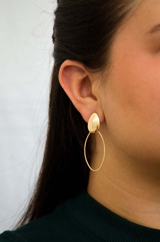 Brinco oval de fio banhado a ouro 18k - Biju & Cia.