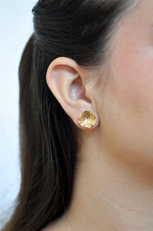 Brinco de flor banhado a ouro 18k - Biju & Cia.