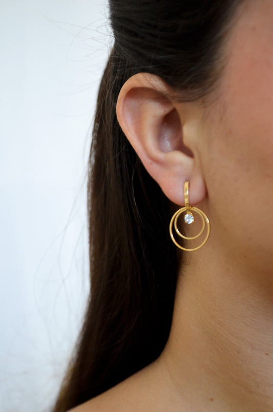 Brinco de círculos com zircônia banhado a ouro 18k - Biju & Cia.