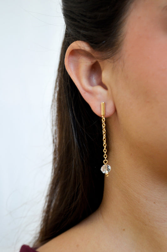Brinco de corrente com pedra banhado a ouro 18k - Biju & Cia.