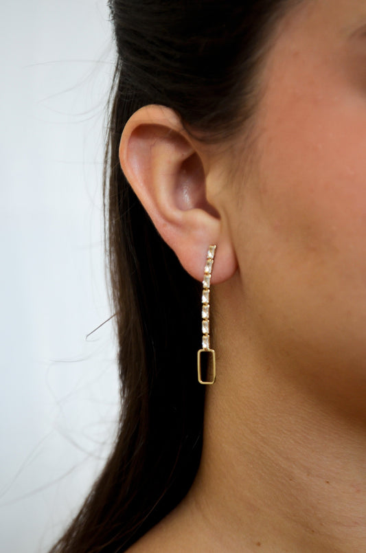 Brinco retangular com zircônias banhado a ouro 18k - Biju & Cia.