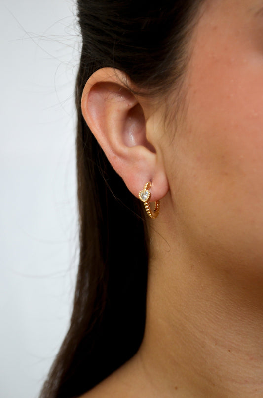 Brinco de argola com coração banhado a ouro 18k - Biju & Cia.