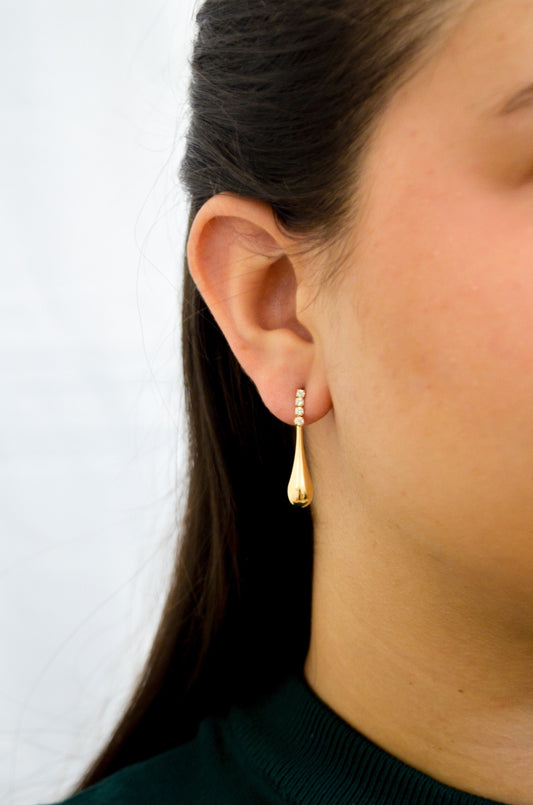 Brinco de gota com zircônias banhado a ouro 18k - Biju & Cia.