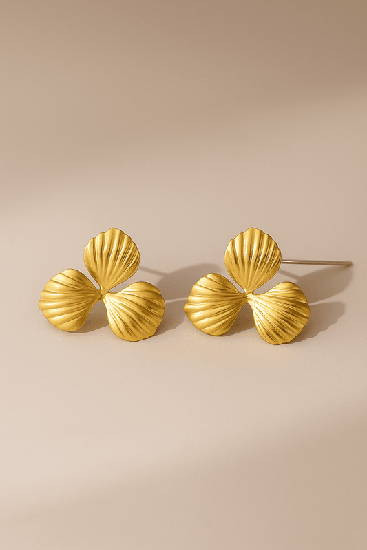 Brinco de flor banhado a ouro 18k - Biju & Cia.
