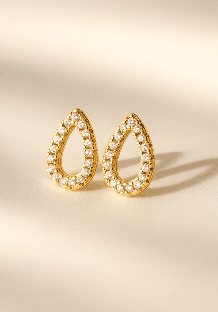 Brinco de gota cravejada banhado a ouro 18k - Biju & Cia.