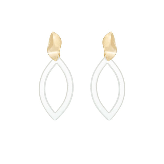 Brinco navete com acrílico banhado a ouro 18k - Biju & Cia.