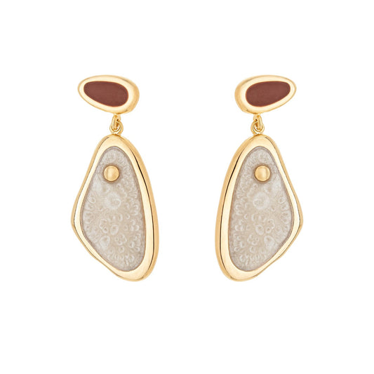 Brinco orgânico com esmaltação banhado a ouro 18k - Biju & Cia.