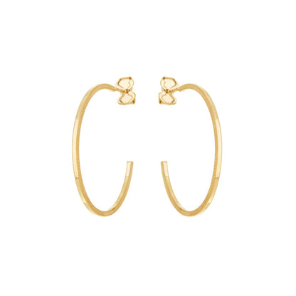 Argola média com fio quadrado banhada a ouro 18k - Biju & Cia.