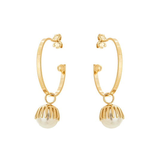 Argola média com pérola banhada a ouro 18k - Biju & Cia.