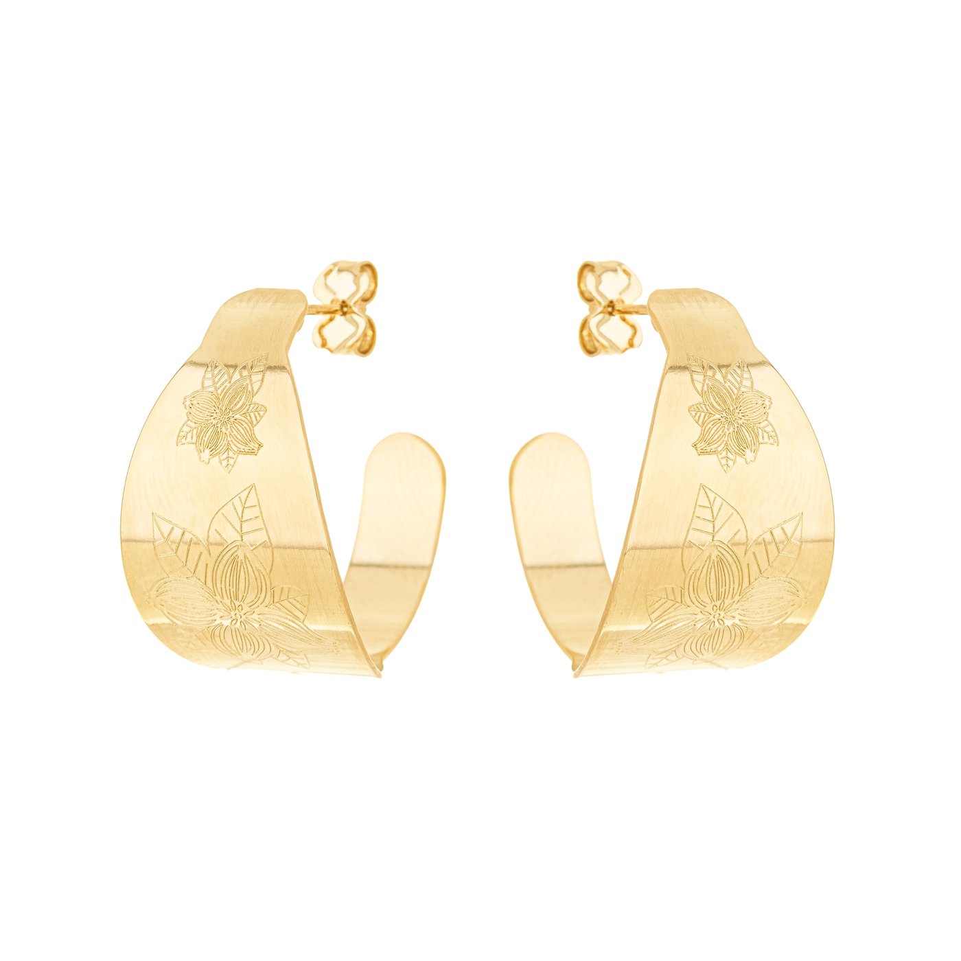 Argola chapa com desenho de flor banhada a ouro 18k - Biju & Cia.