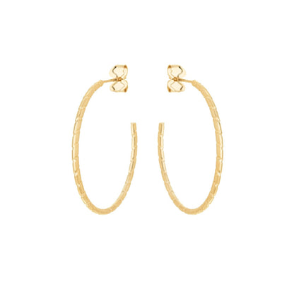Argola média com fio trabalhado banhada a ouro 18k