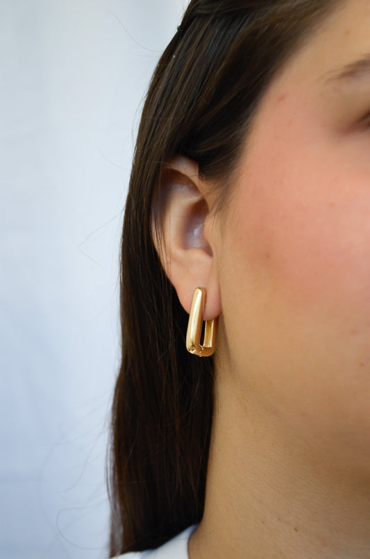 Argola retangular banhada a ouro 18k - Biju & Cia.