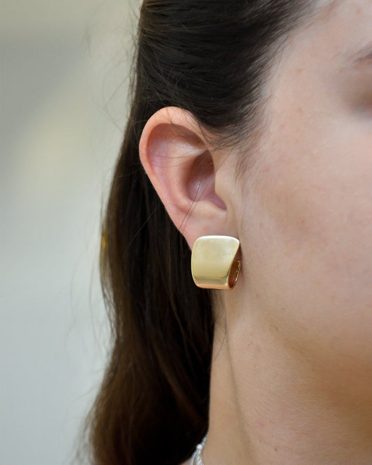Brinco liso banhado a ouro 18k