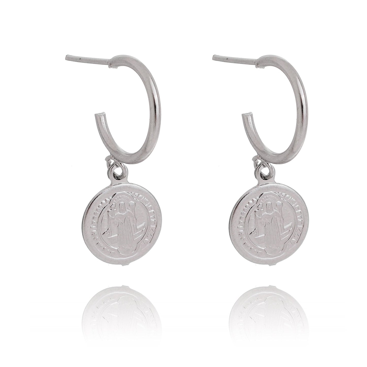 Brinco de argola com medalha de são bento em aço inox - Biju & Cia.